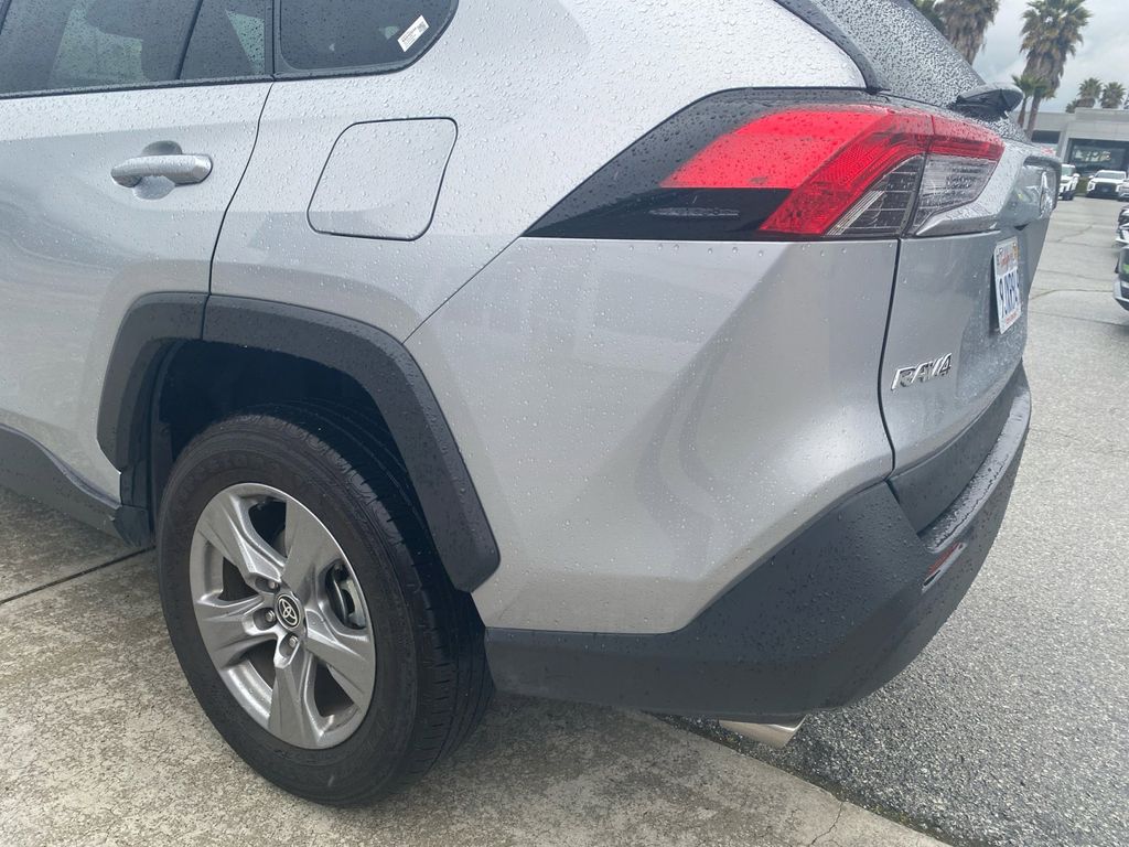 2024 Toyota RAV4 XLE photo 34