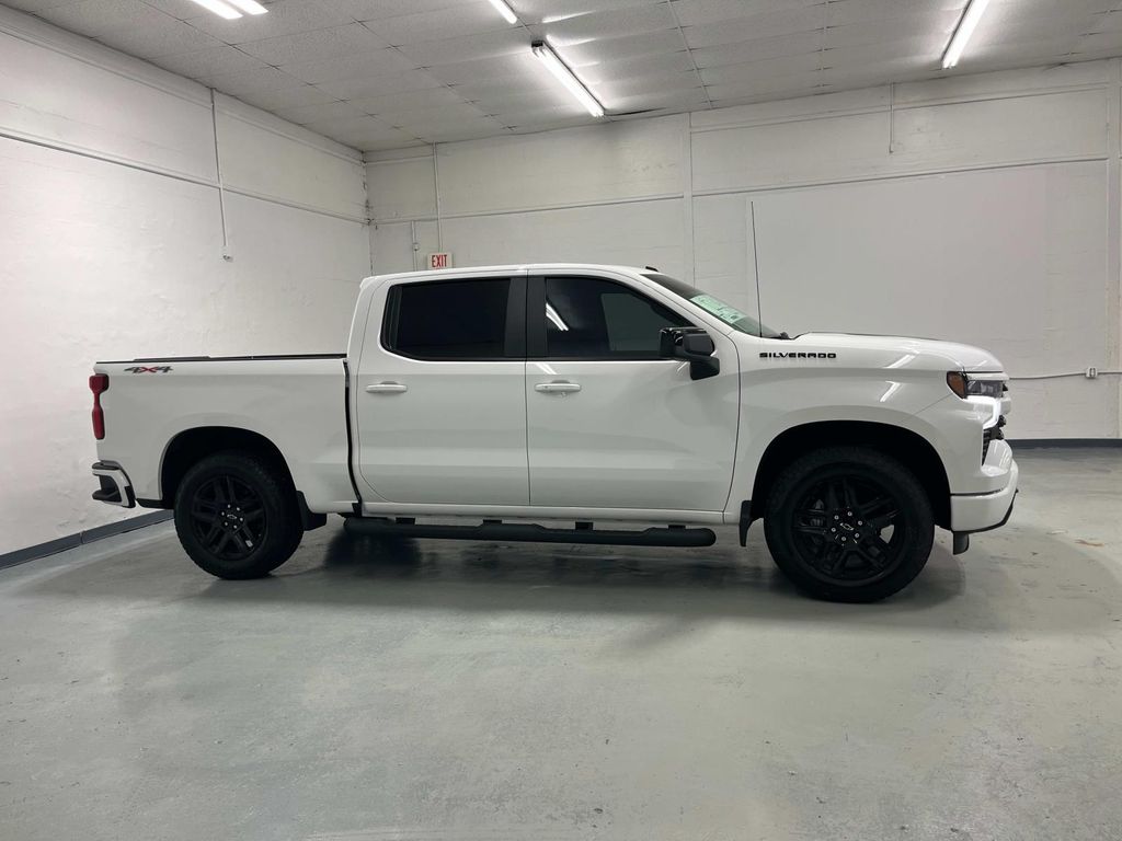 2025 Chevrolet Silverado 1500 RST photo 2