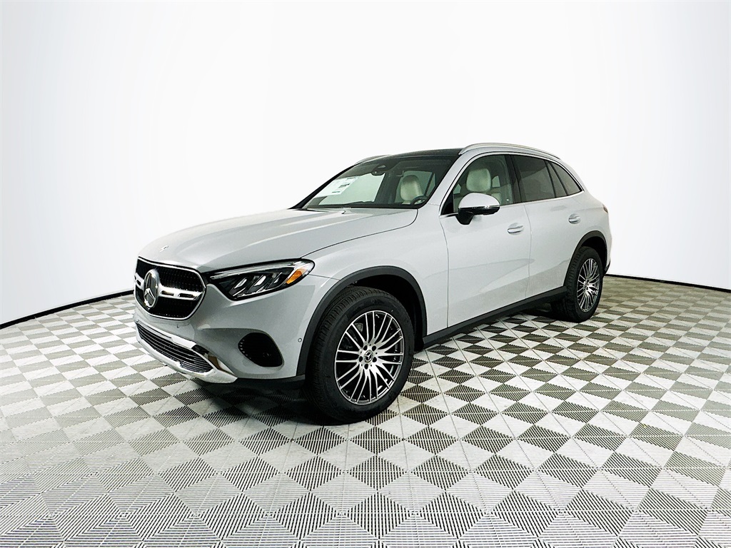 2026 Mercedes Benz GLC 300 photo 3