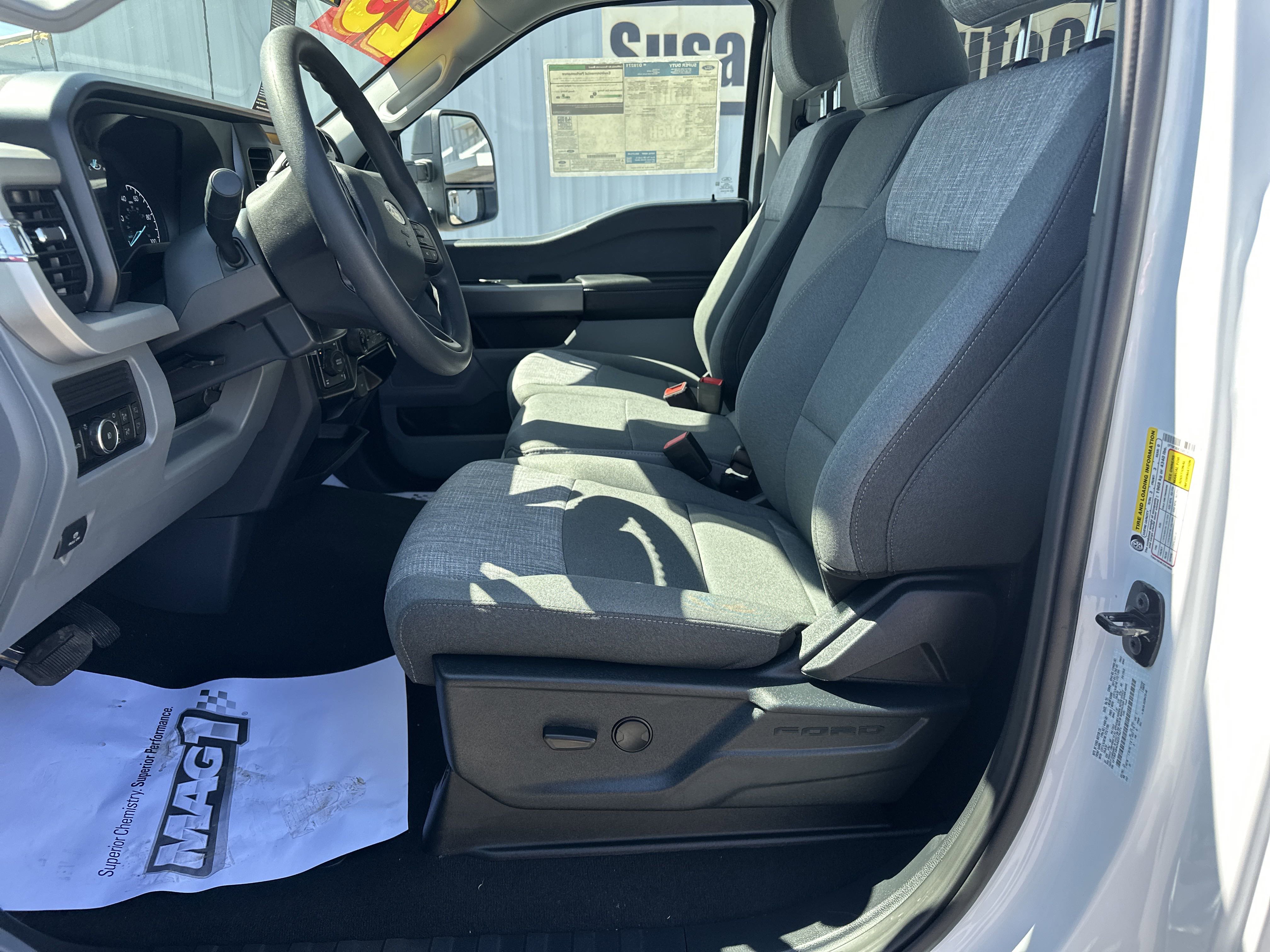 2025 Ford F-350 XLT photo 2