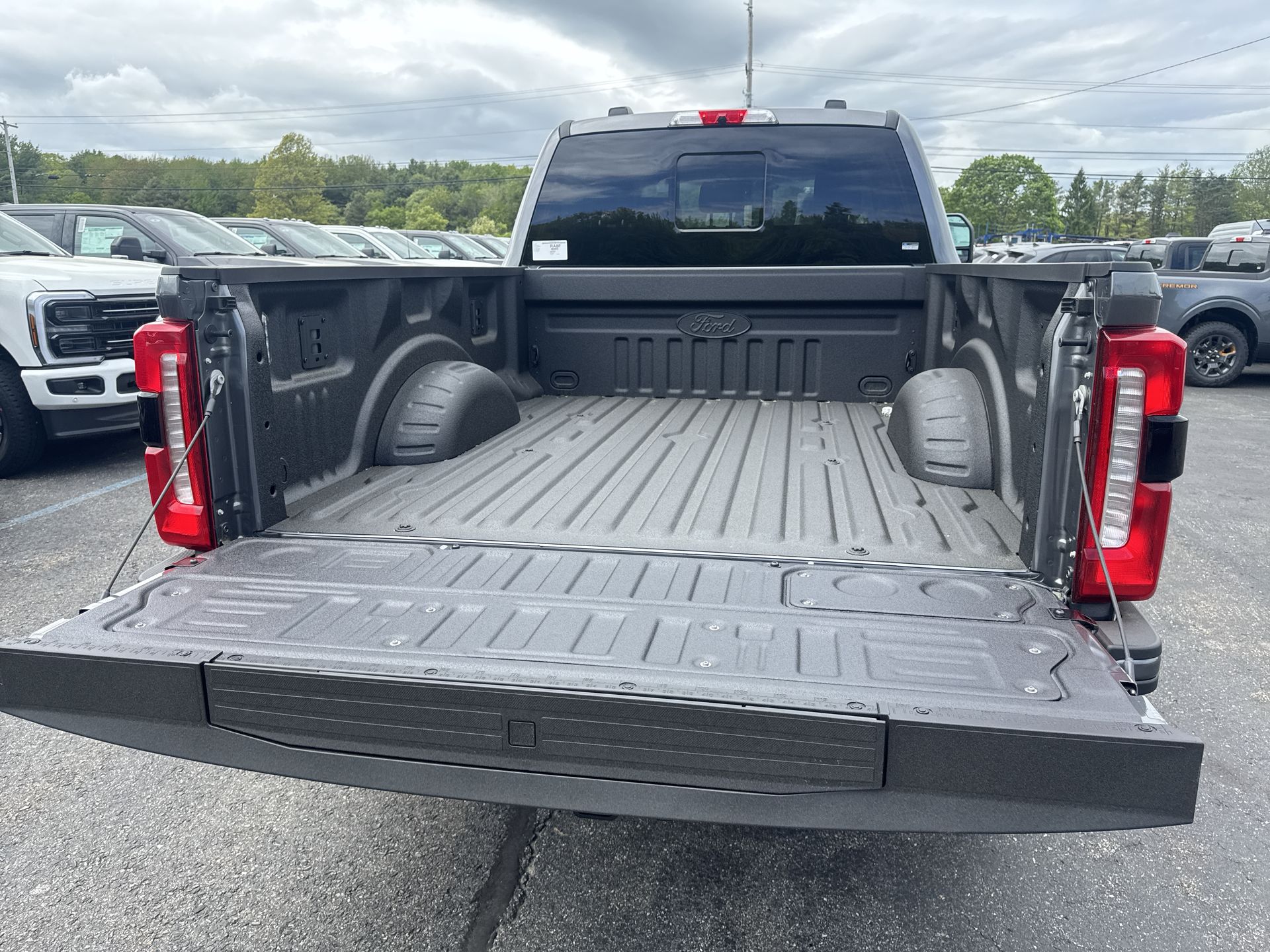 2025 Ford F-350 Lariat photo 3