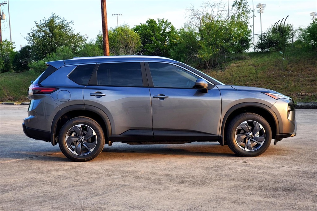 2025 Nissan Rogue SV photo 4