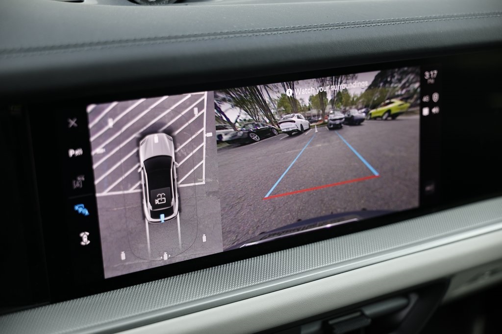 2025 Porsche Cayenne photo 36