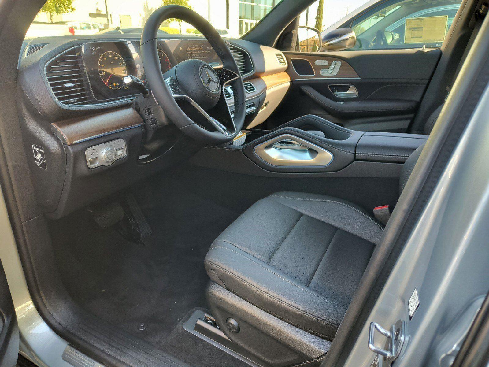2025 Mercedes Benz GLE 450 4MATIC photo 2