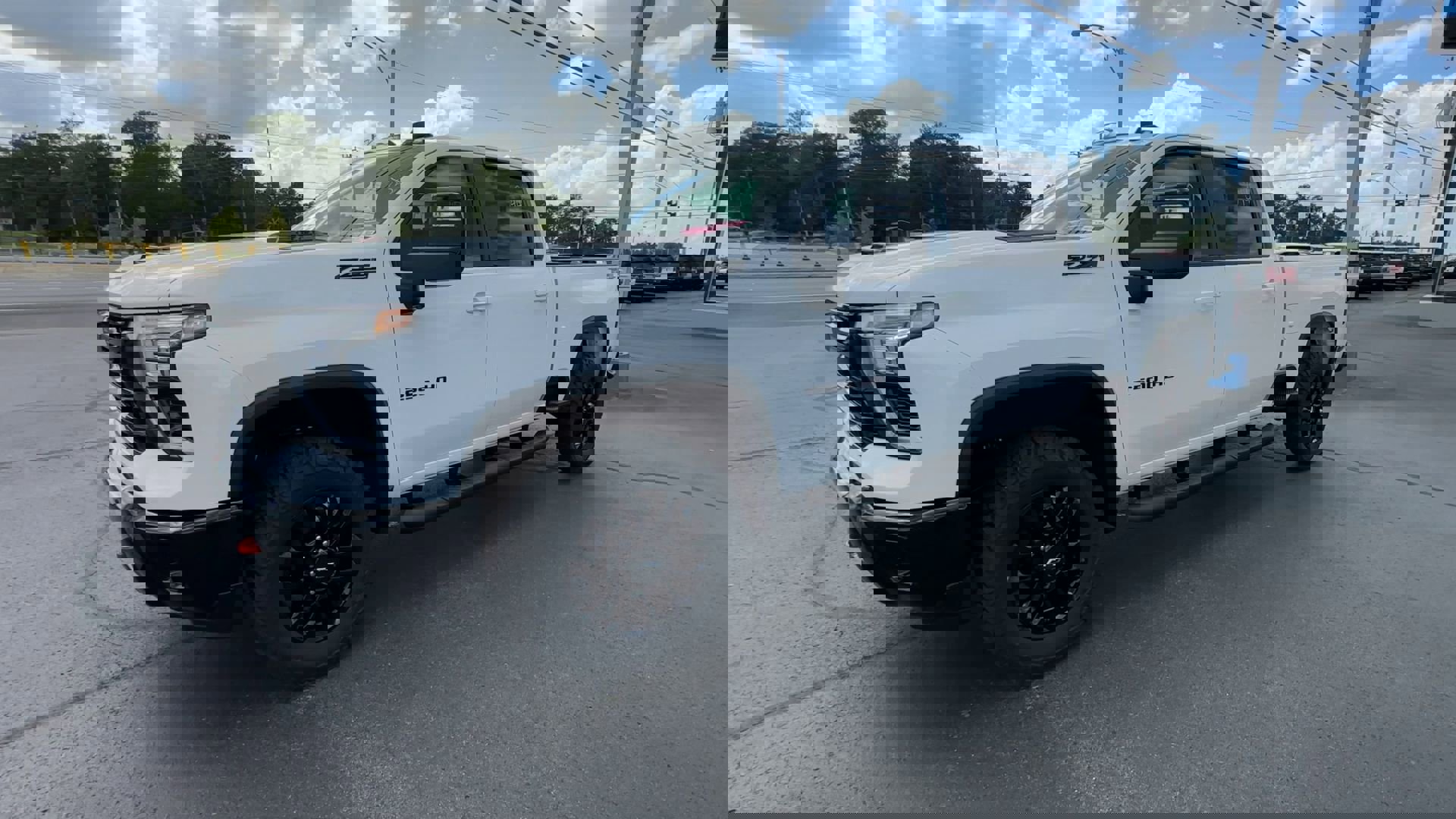 2025 Chevrolet Silverado 2500HD LT photo 4