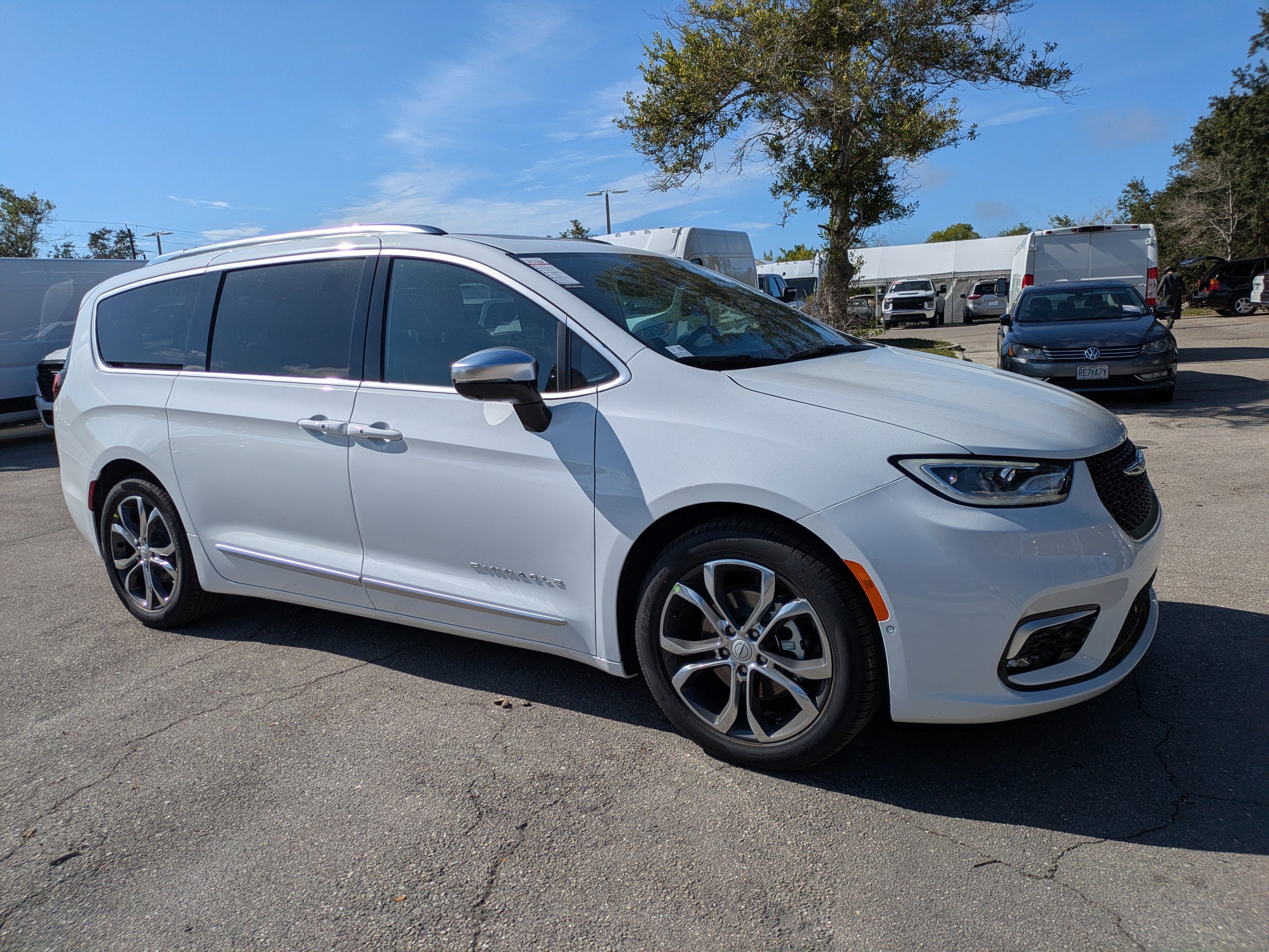 2026 Chrysler Pacifica Pinnacle's photo