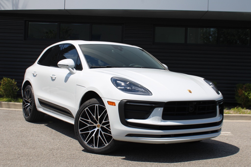 2023 Porsche Macan T photo 8