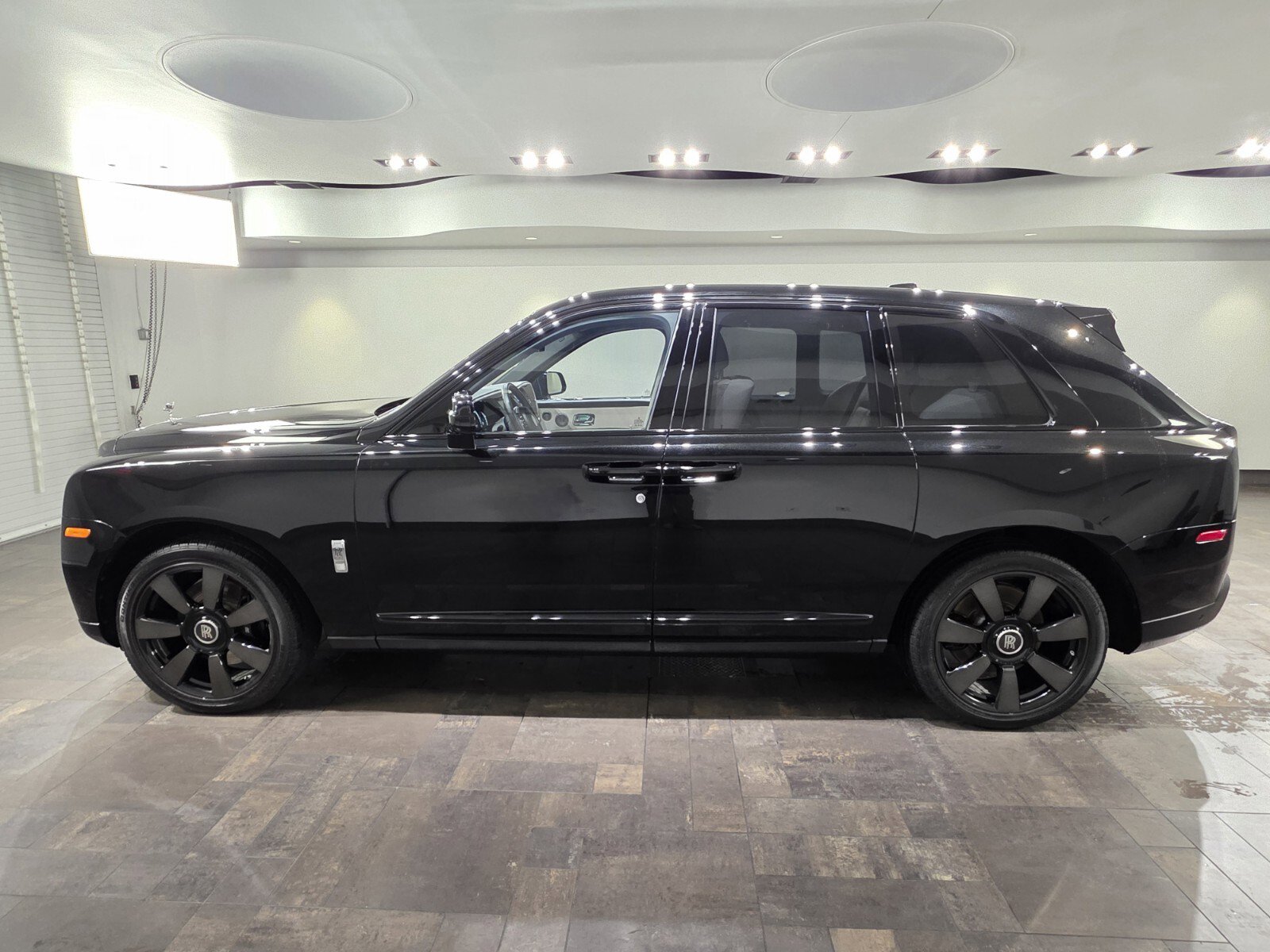 2021 Rolls Royce Cullinan RR31 photo 3