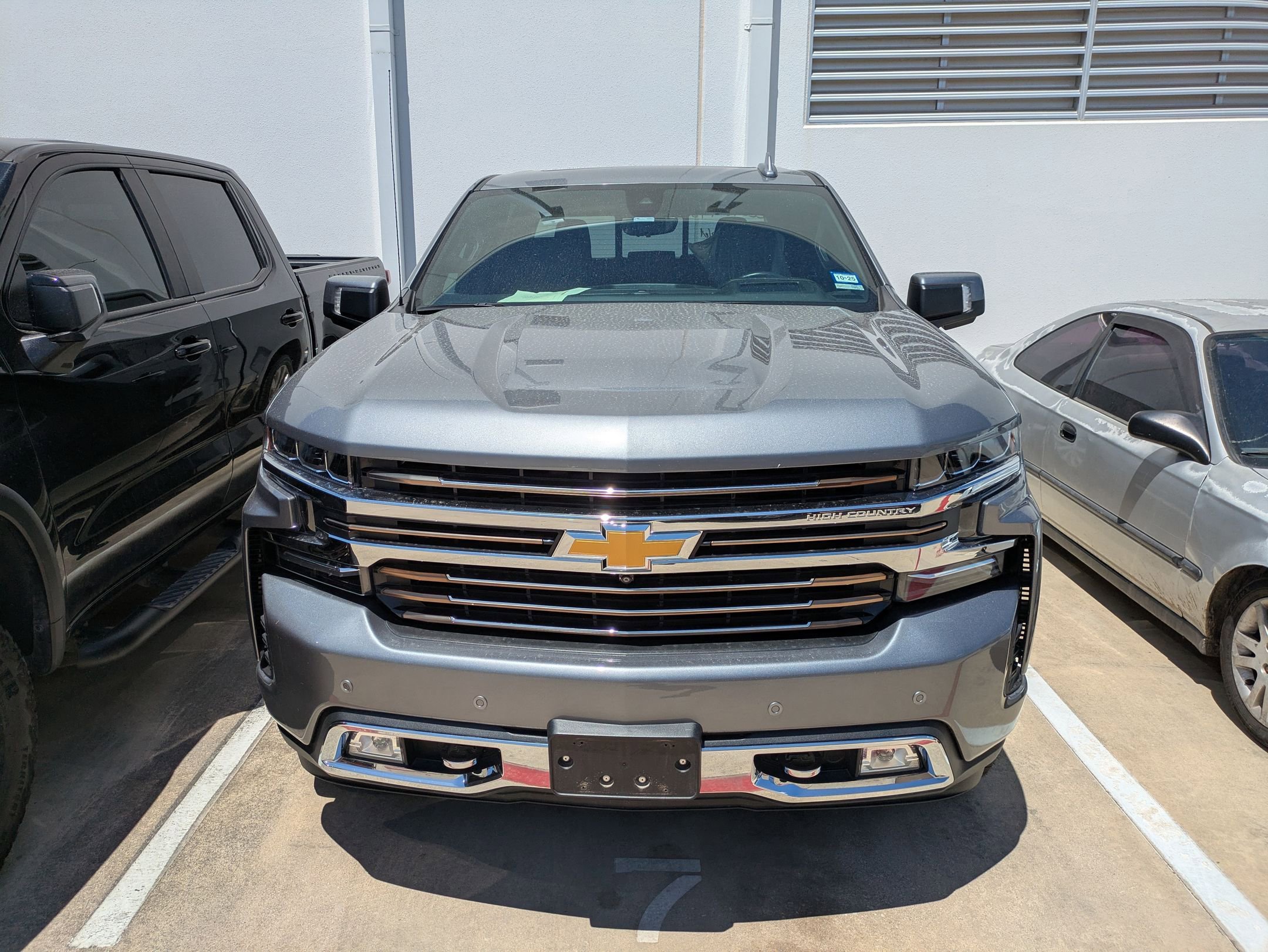 2022 Chevrolet Silverado 1500 High Country photo 2