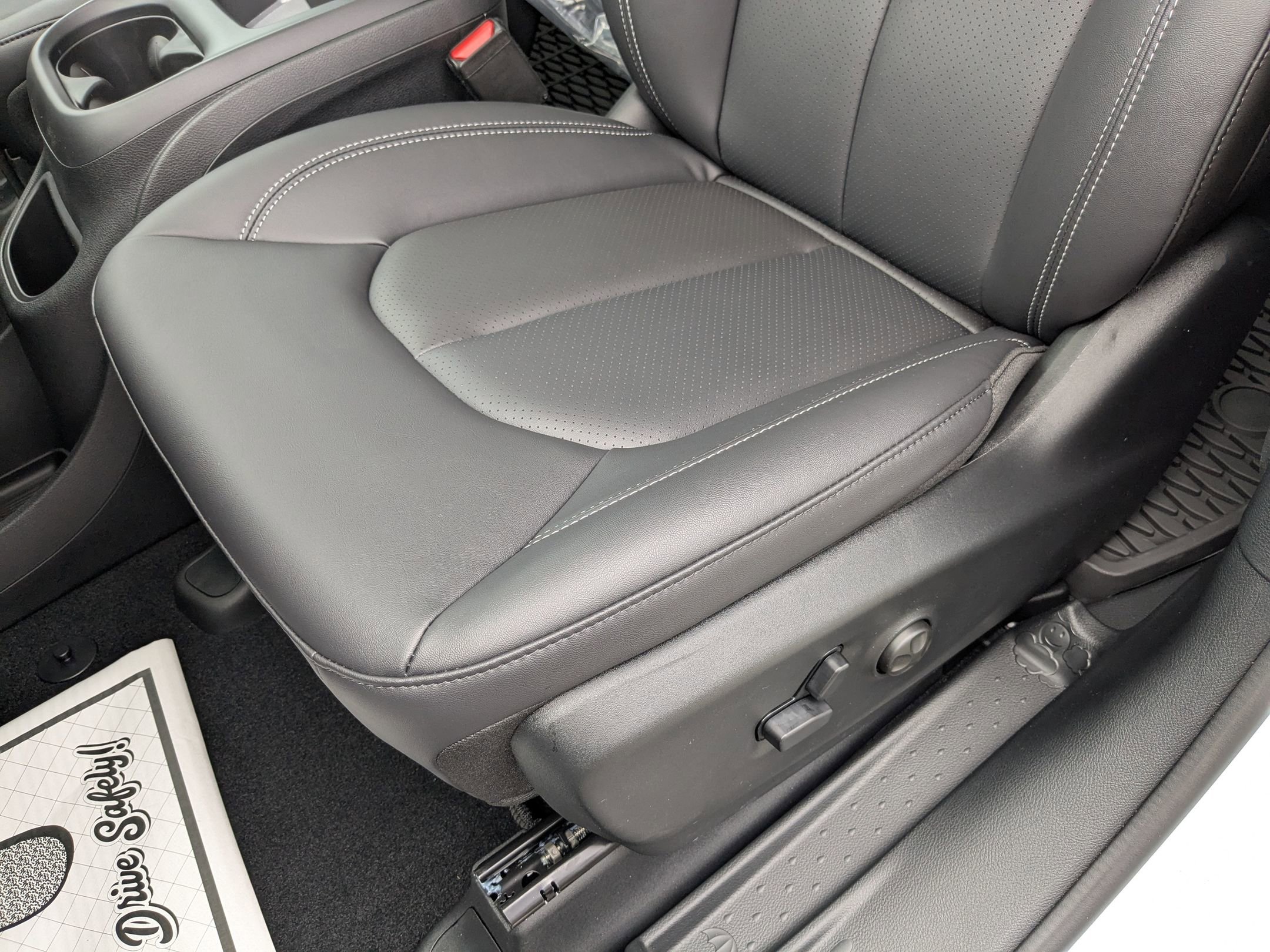 2026 Chrysler Pacifica photo 13