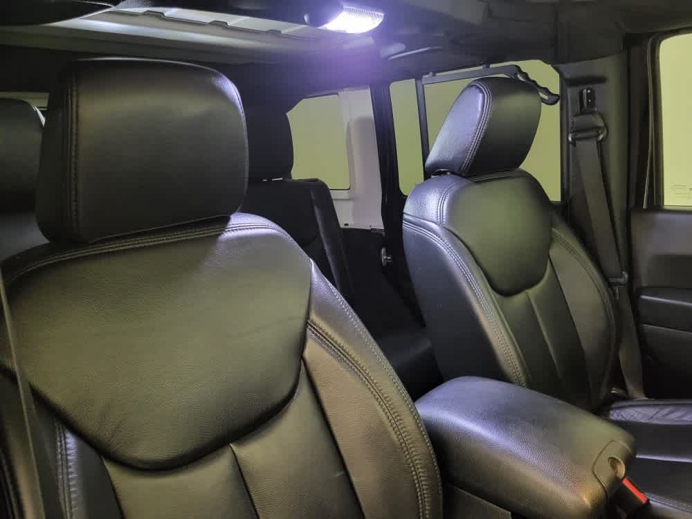 2016 Jeep Wrangler Unlimited Sahara photo 23