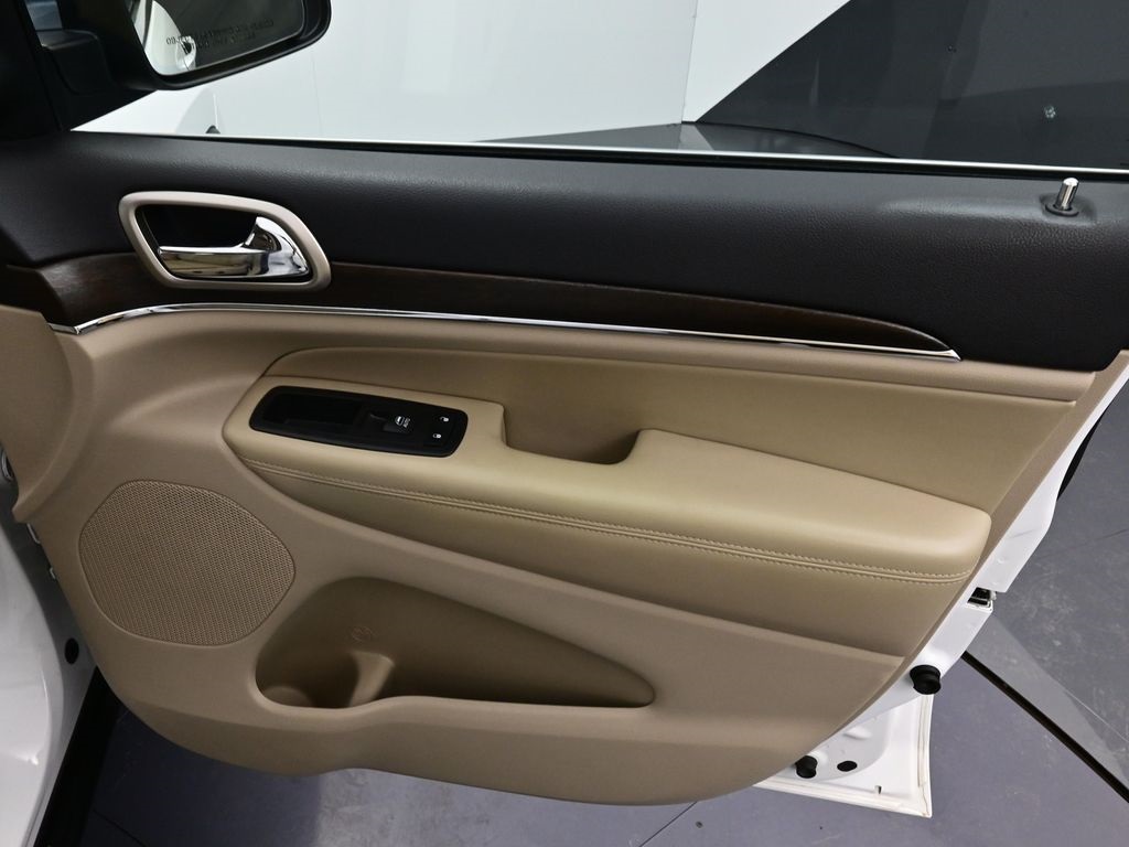 2015 Jeep Grand Cherokee Limited photo 30
