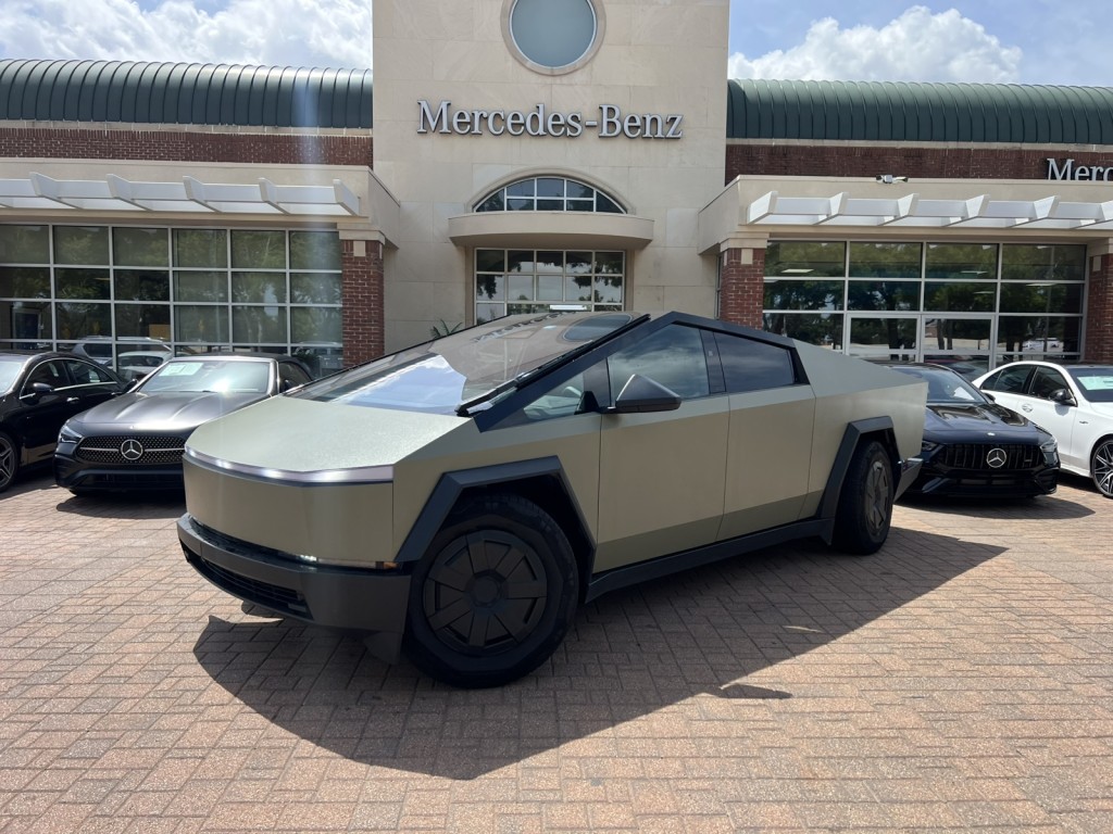 Used 2024 Tesla Cybertruck Cyberbeast with VIN 7G2CEHEE8RA042264 for sale in Northfield, Minnesota
