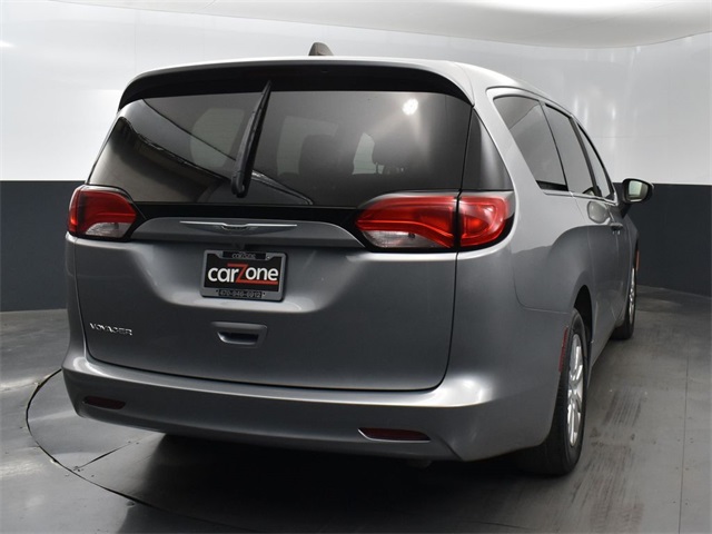 2021 Chrysler Voyager L photo 14