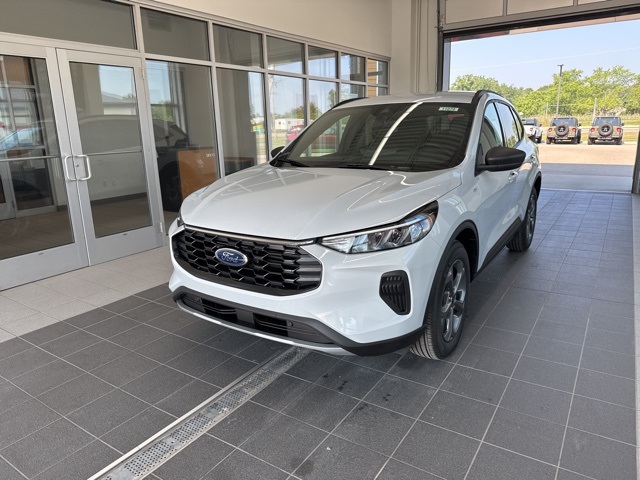 2025 Ford Escape ST-Line photo 3