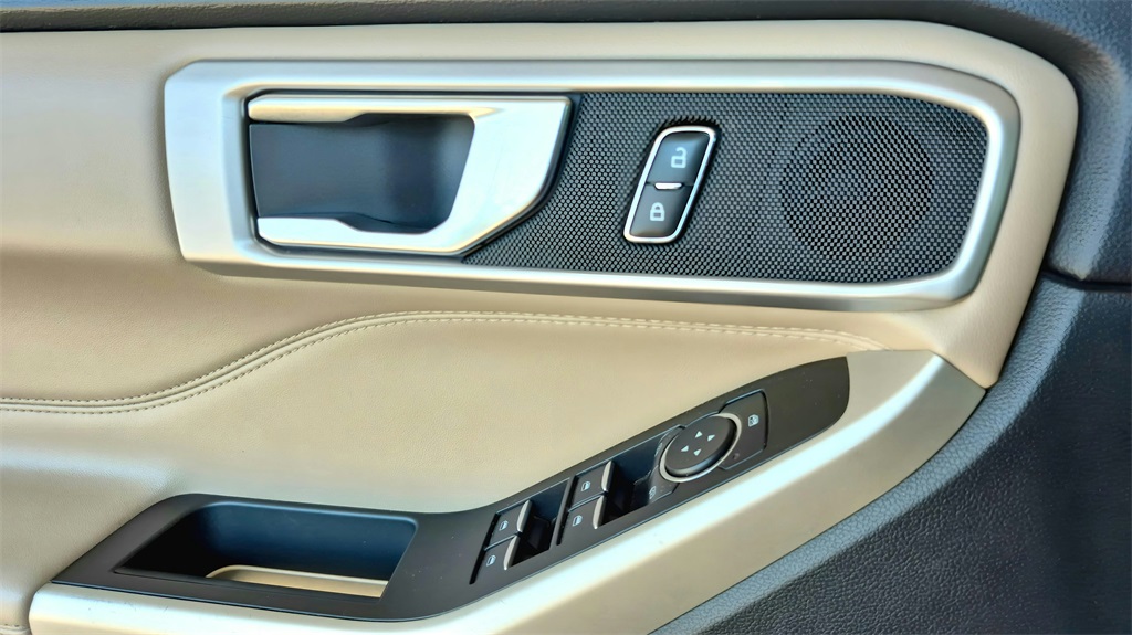 2021 Ford Explorer XLT photo 24
