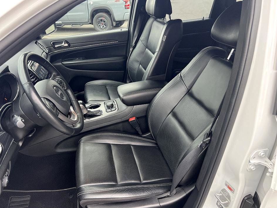 2021 Jeep Grand Cherokee Anniversary Edition photo 13