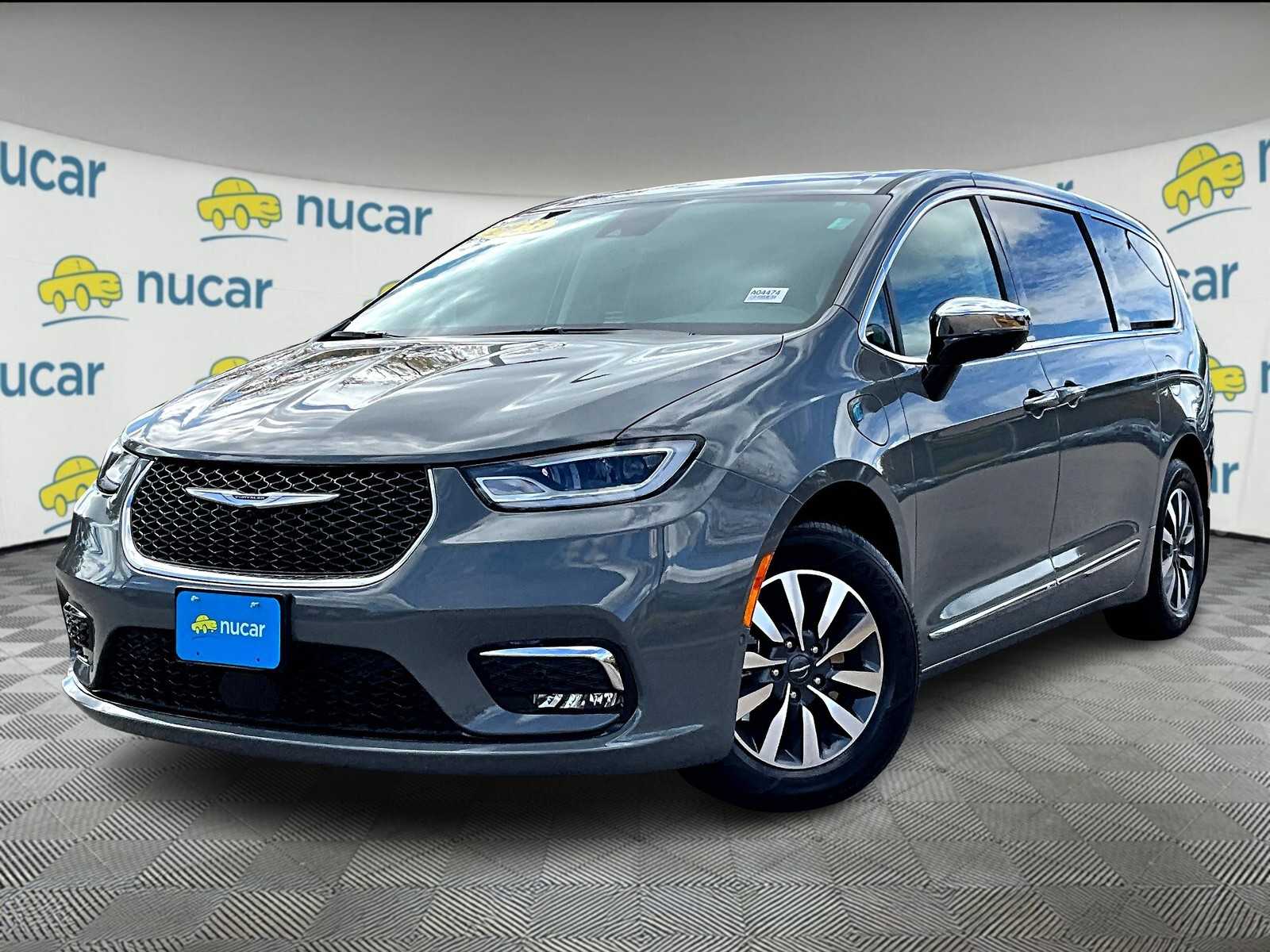 2023 Chrysler Pacifica Hybrid Limited photo 3