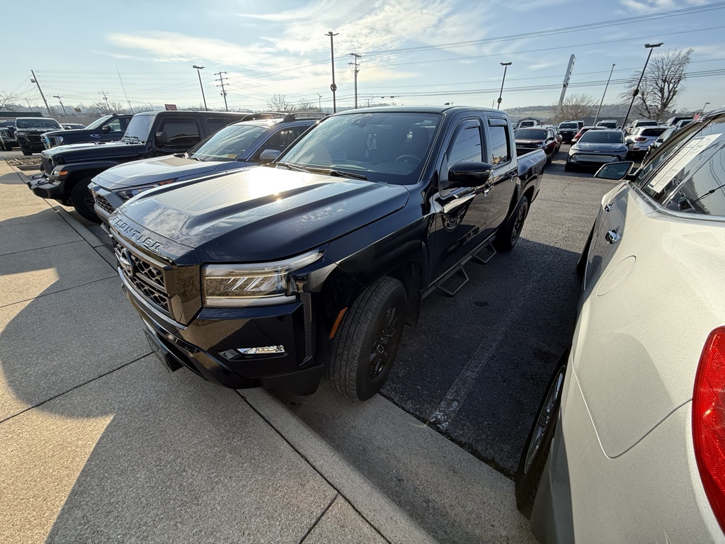 2023 Nissan Frontier SV's photo