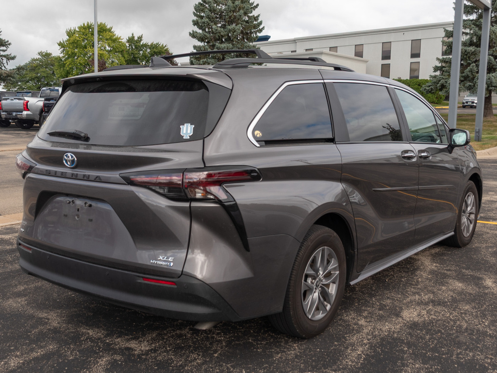 2024 Toyota Sienna XLE photo 4