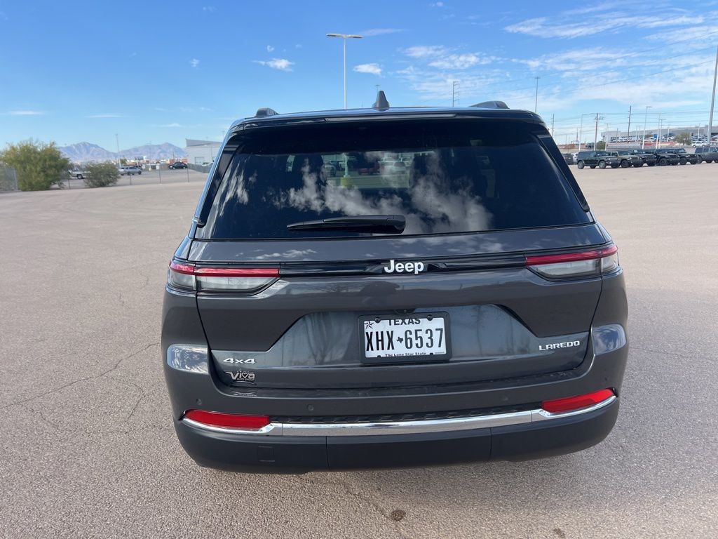 2025 Jeep Grand Cherokee Laredo X photo 3