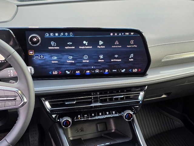 2026 Chevrolet Traverse photo 2
