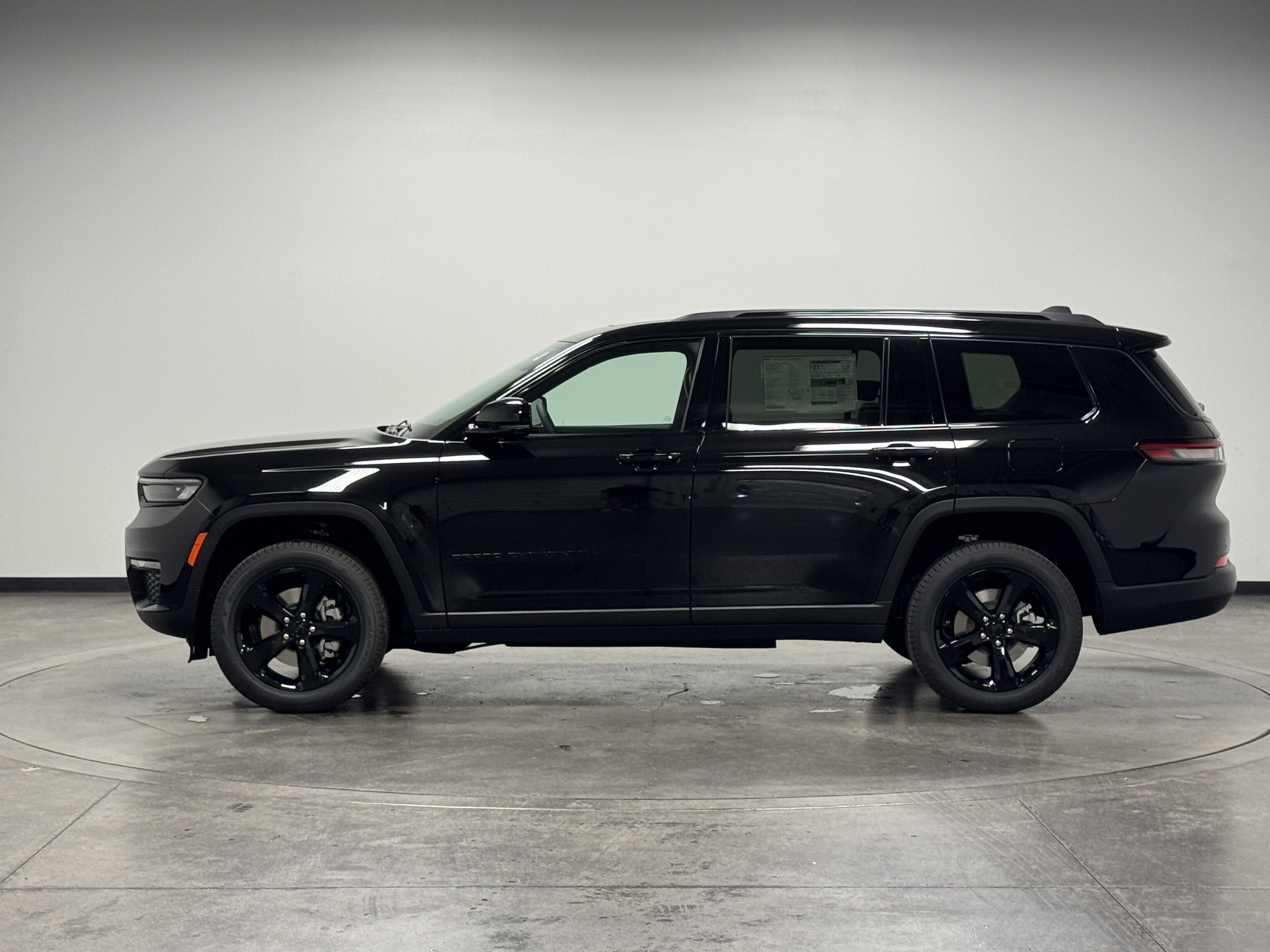2025 Jeep Grand Cherokee Limited photo 2