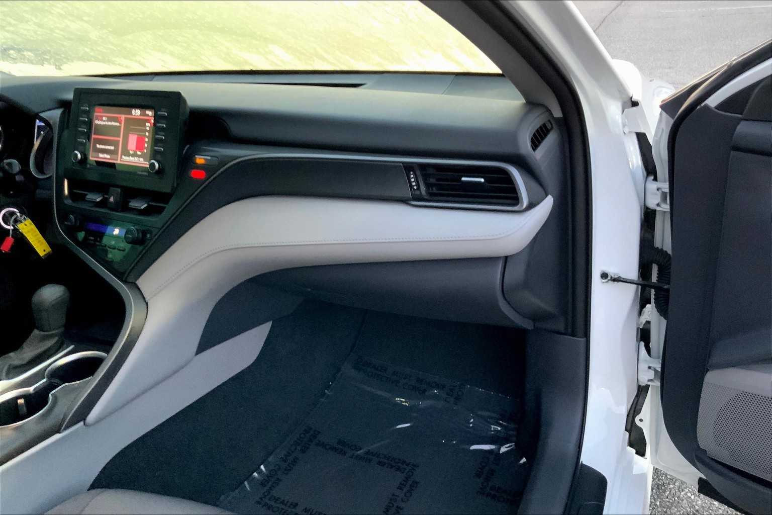 2023 Toyota Camry LE photo 17