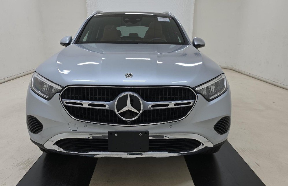 2025 Mercedes Benz GLC 350e 4MATIC photo 3