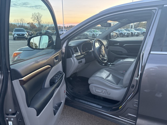 2015 Toyota Highlander Limited photo 3