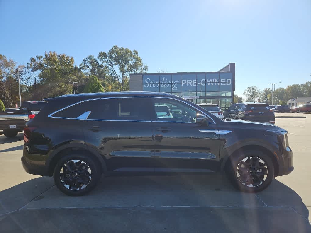 2024 Kia Sorento S's photo
