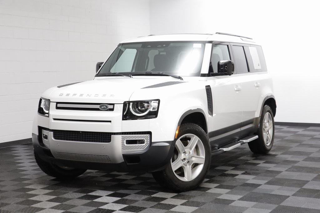 2023 Land Rover Defender SE's photo