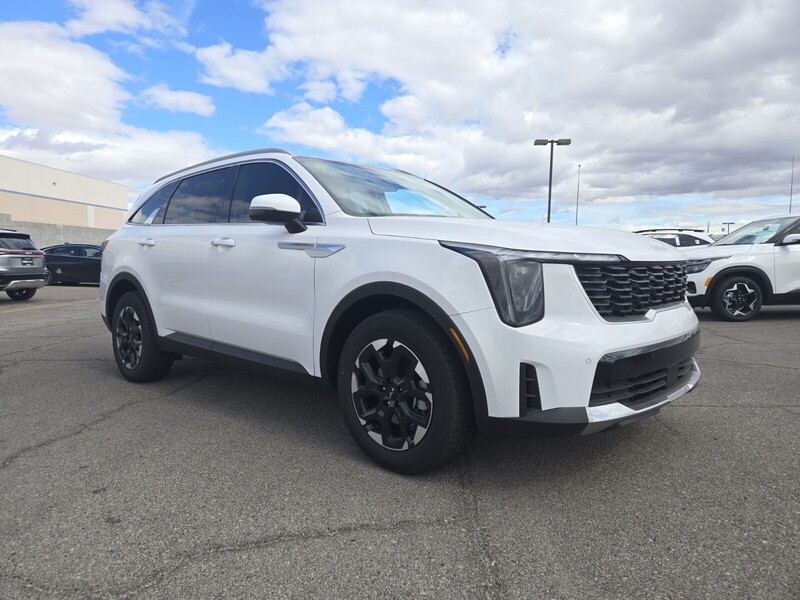 2025 Kia Sorento S photo 2