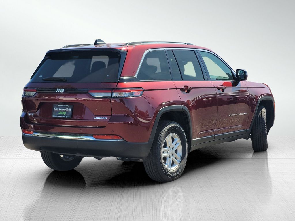 2024 Jeep Grand Cherokee Laredo photo 5