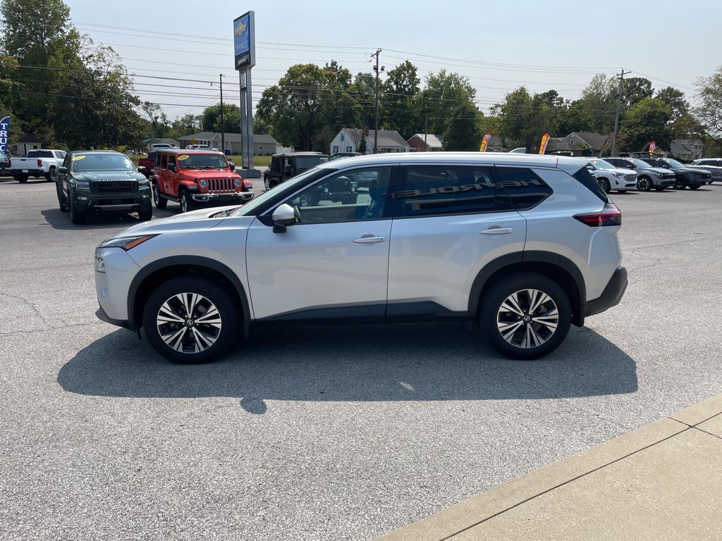 2021 Nissan Rogue SV photo 2