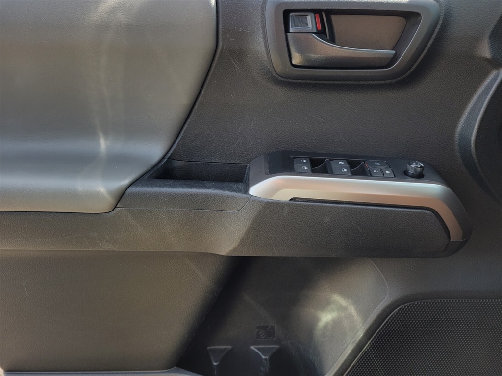 2022 Toyota Tacoma SR5 Double Cab V6 photo 22