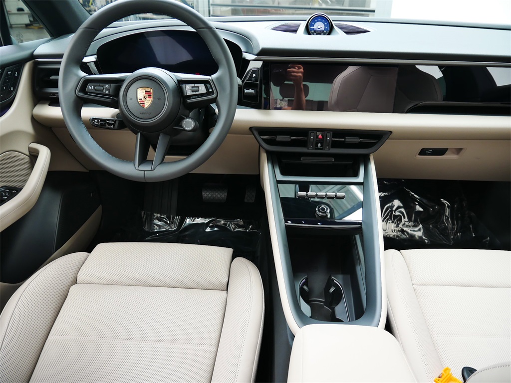 2025 Porsche Macan Electric 4 photo 16