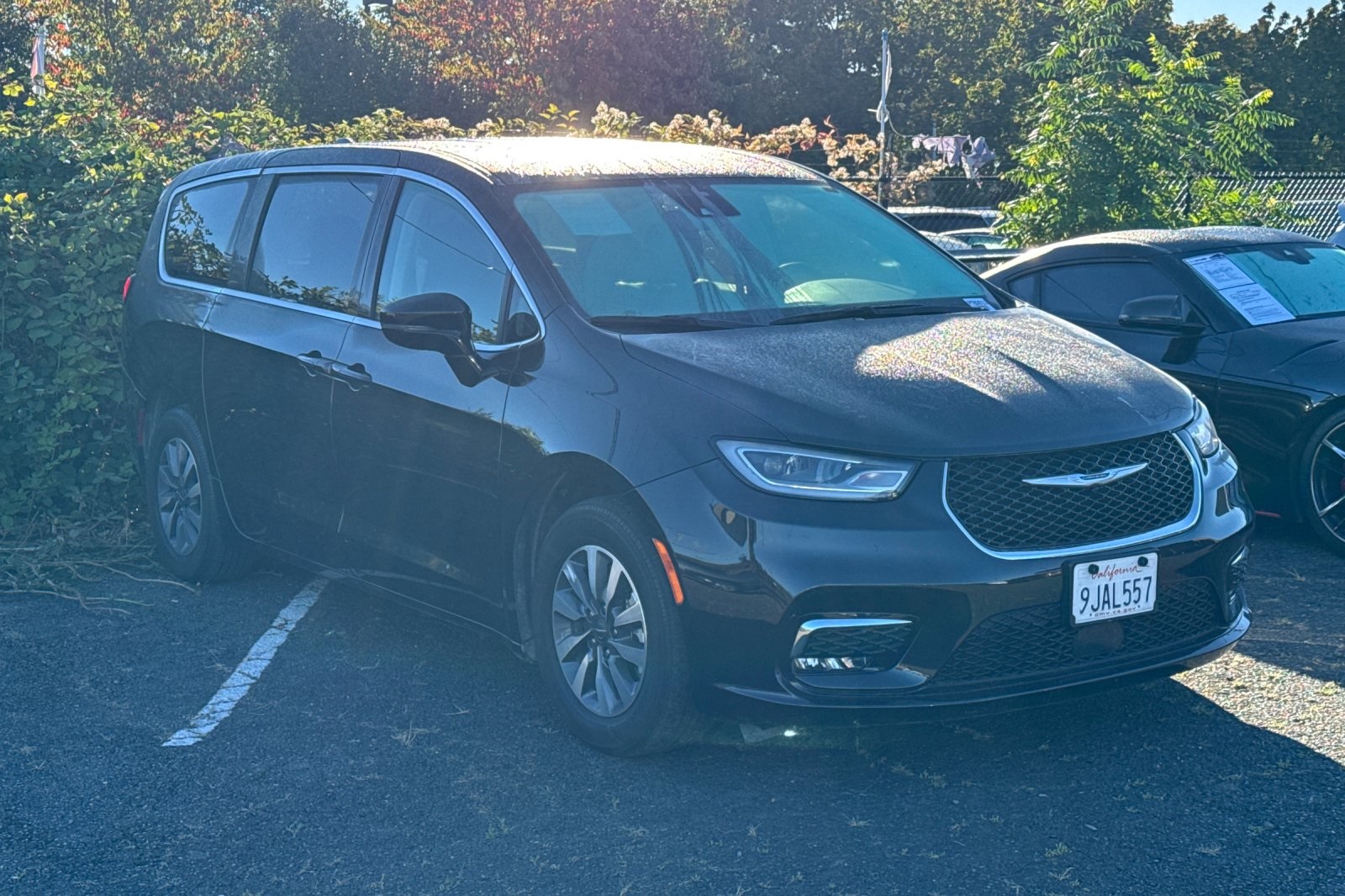 2024 Chrysler Pacifica Hybrid photo 2