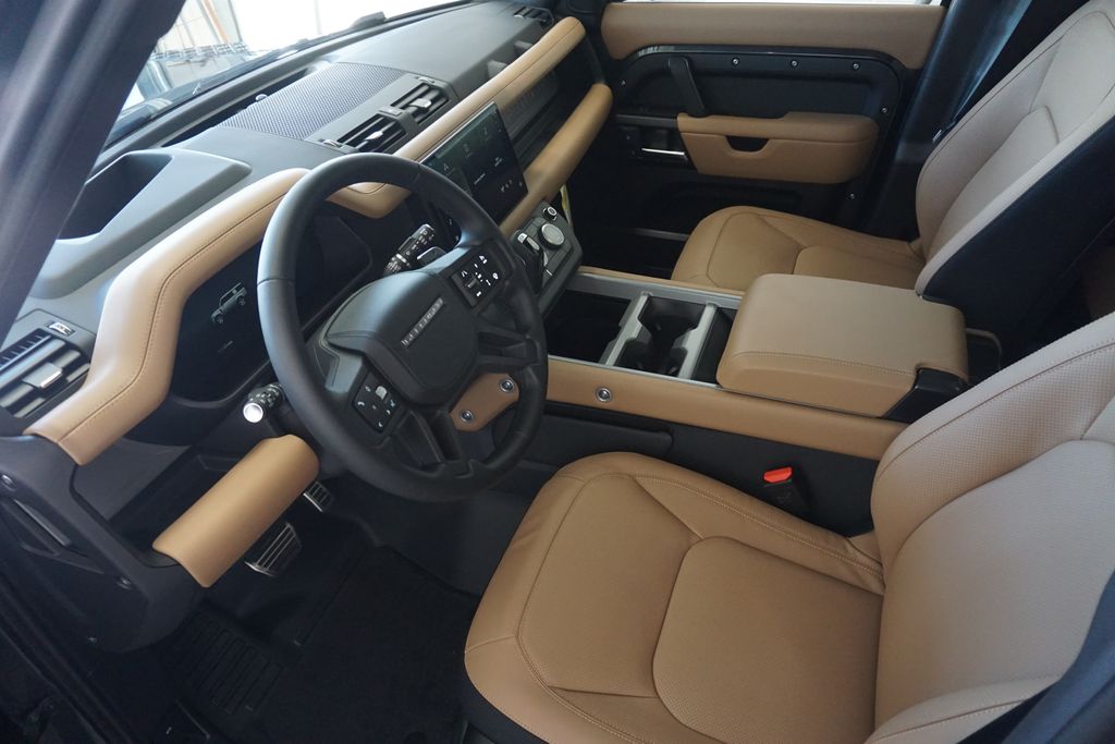 2025 Land Rover Defender 130 V8 photo 15