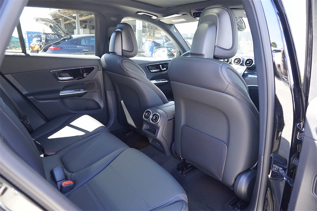 2026 Mercedes Benz GLC 300 photo 14