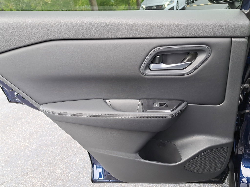 2026 Nissan Rogue SV photo 14