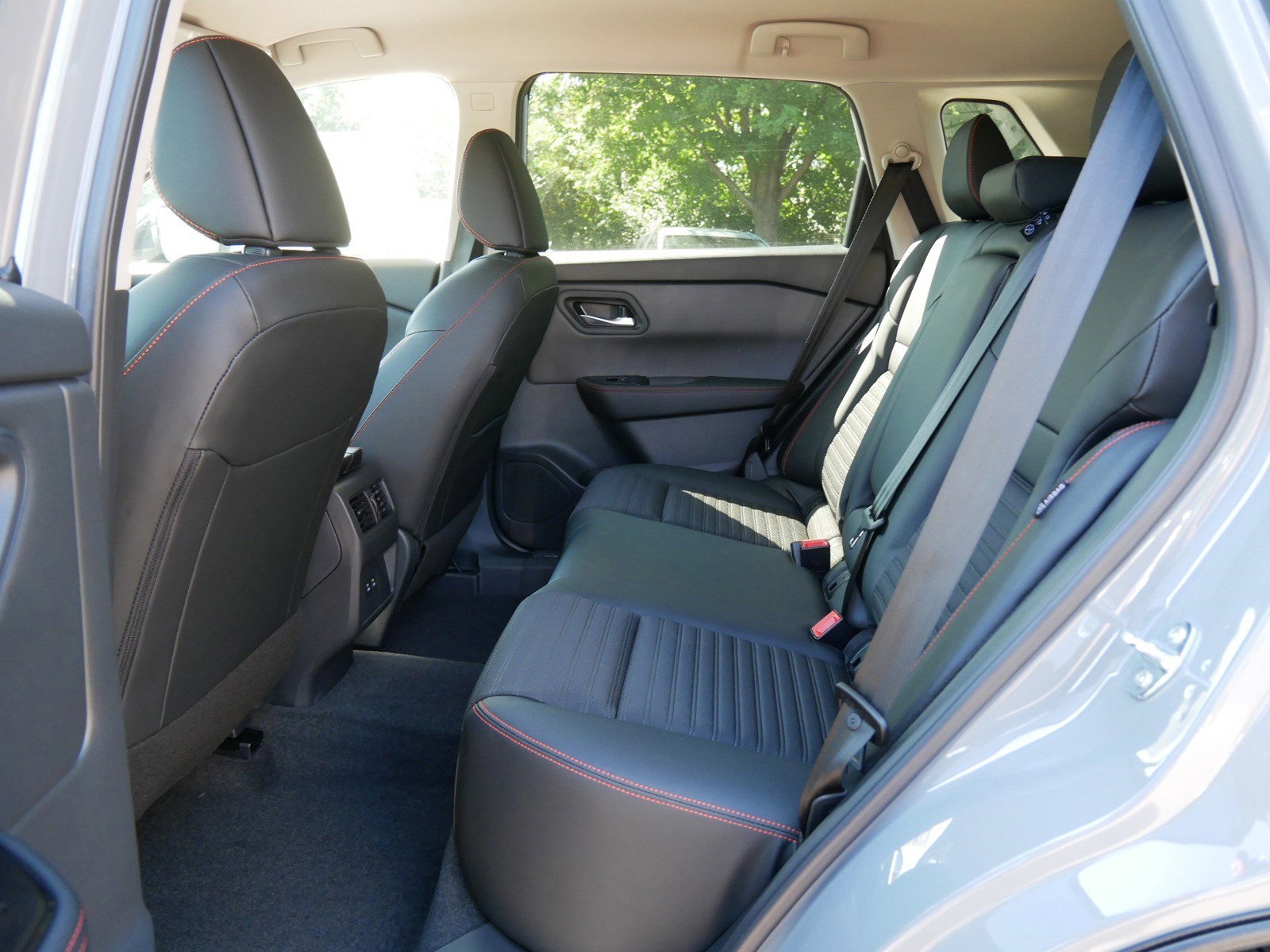 2026 Nissan Rogue AWD photo 4