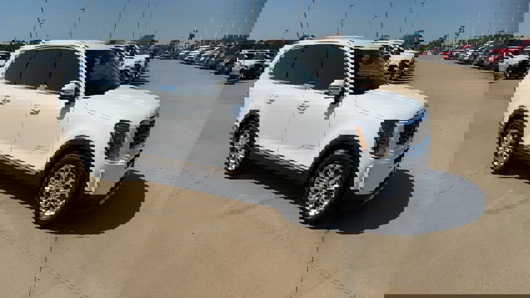 2022 Kia Telluride LX photo 2