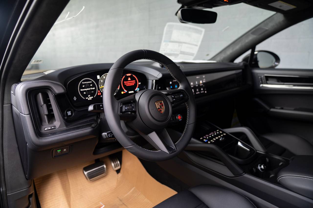 2025 Porsche Cayenne Turbo GT photo 4