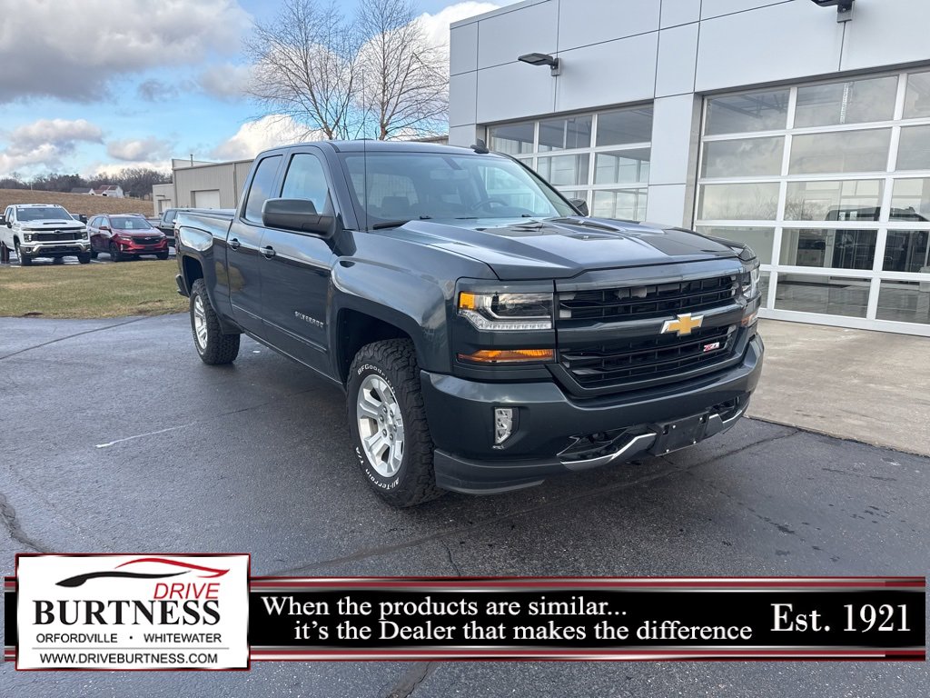 2017 Chevrolet Silverado LT's photo