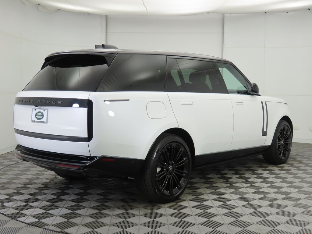 2025 Land Rover Range Rover SE photo 3