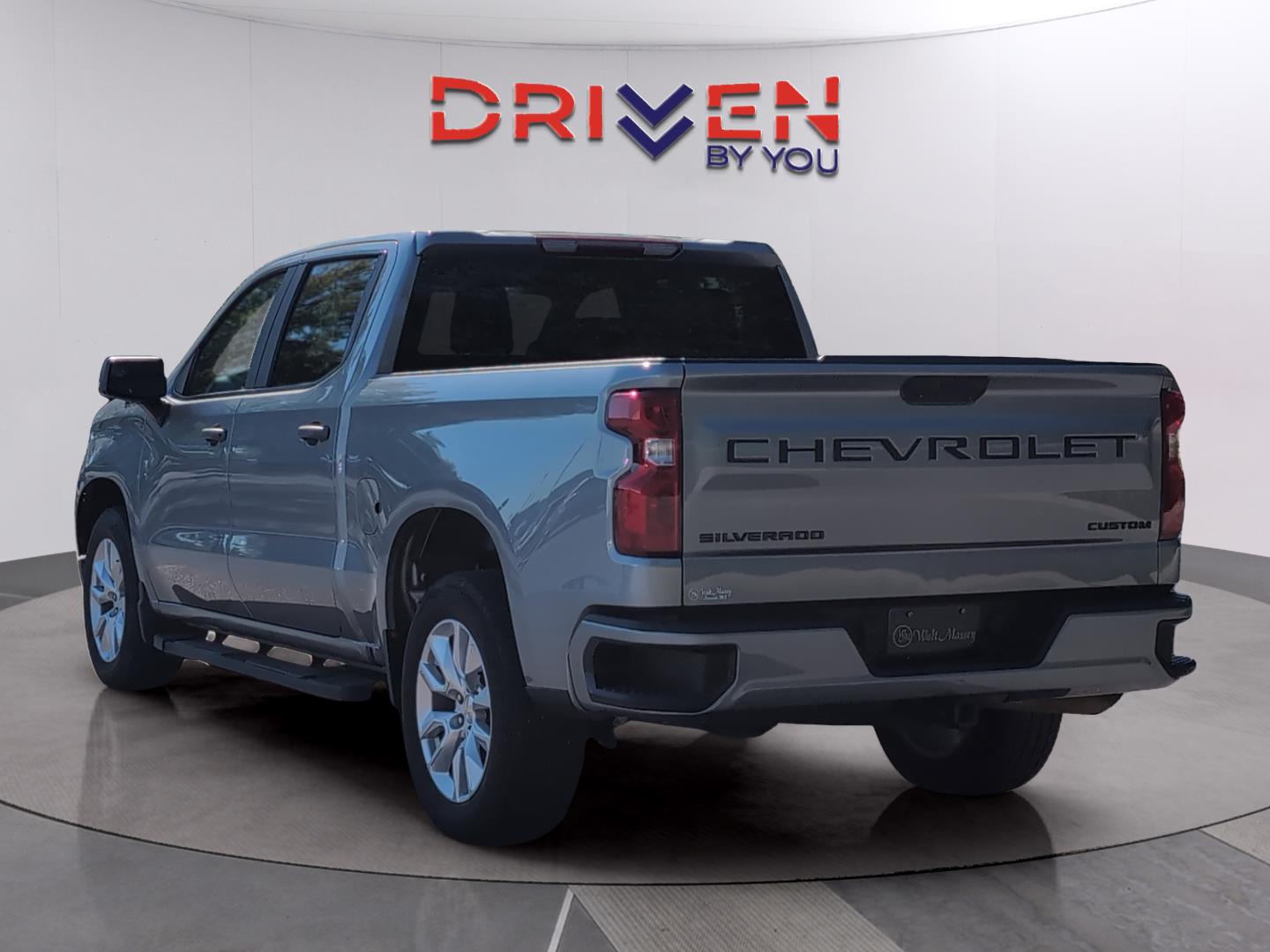 2023 Chevrolet Silverado 1500 Custom photo 2