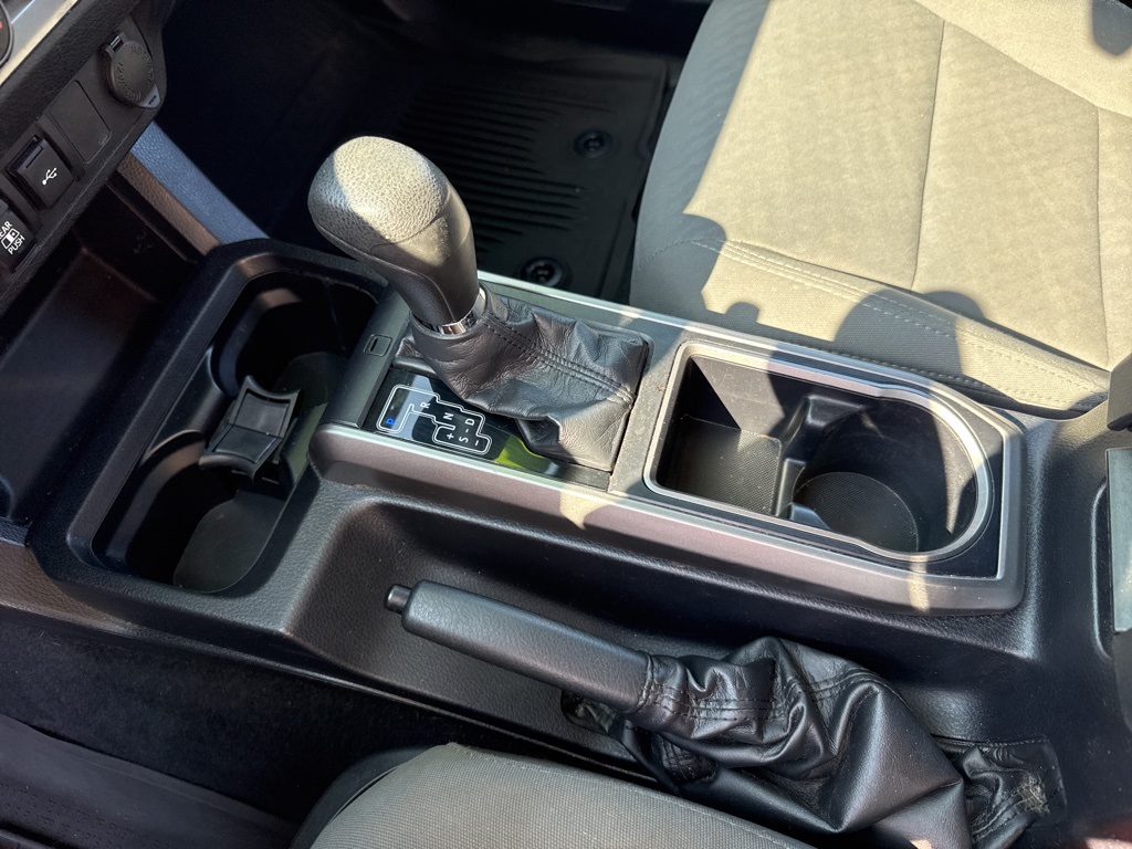 2020 Toyota Tacoma SR5 4x4 photo 22