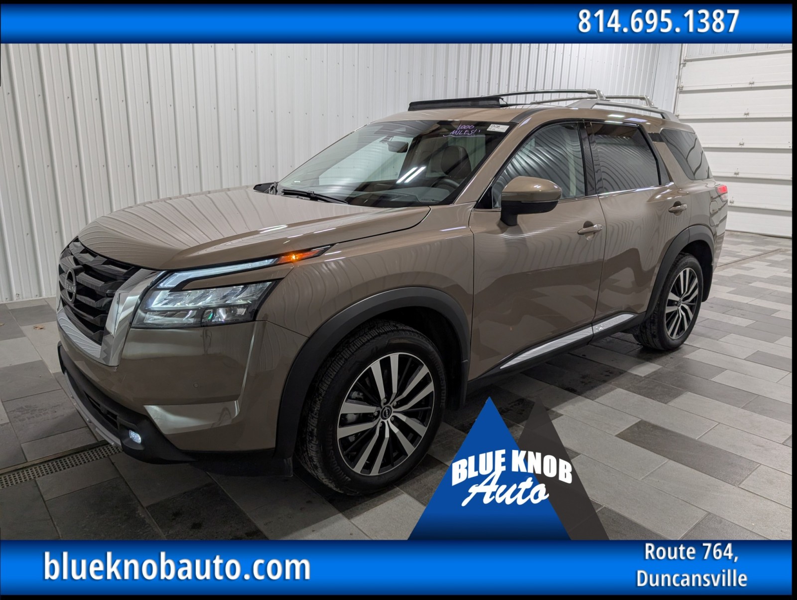 2025 Nissan Pathfinder Platinum's photo