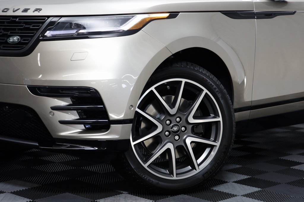 2026 Land Rover Range Rover Velar SE photo 3